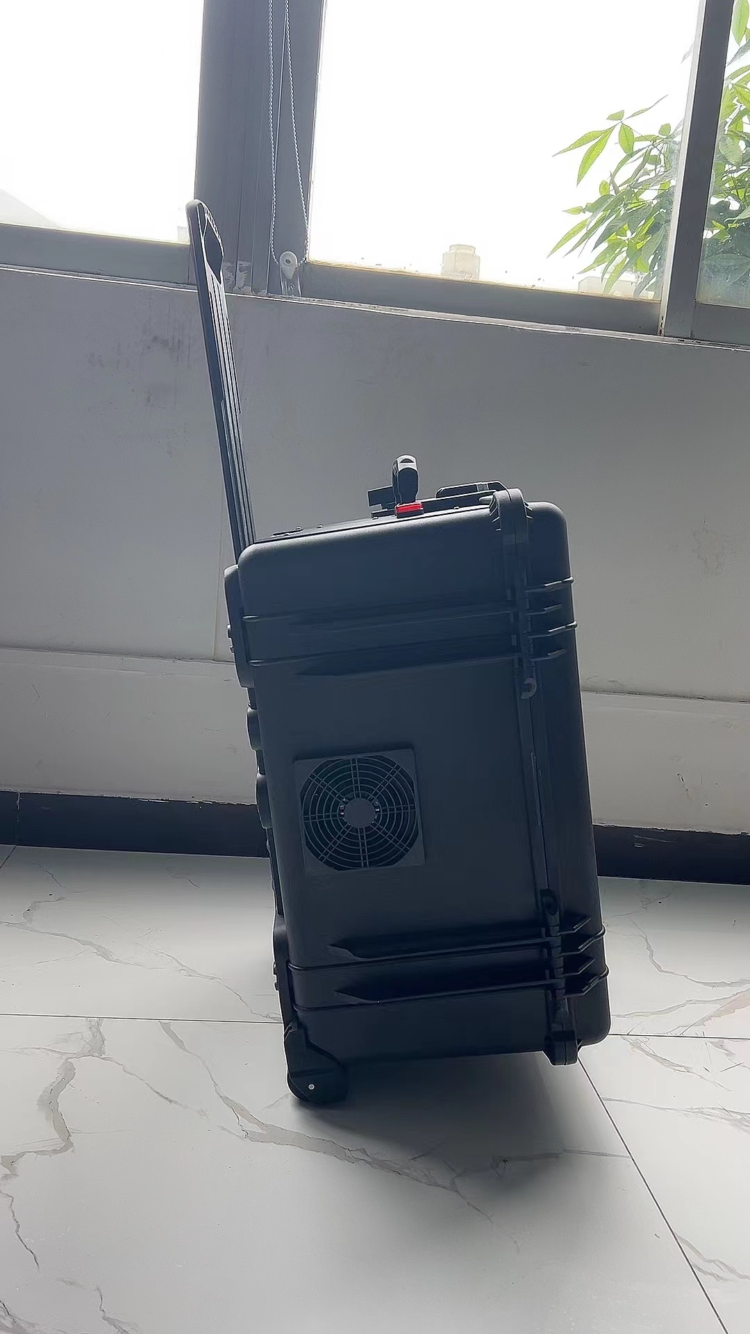 鸡泽手拉箱型移动通信干扰器